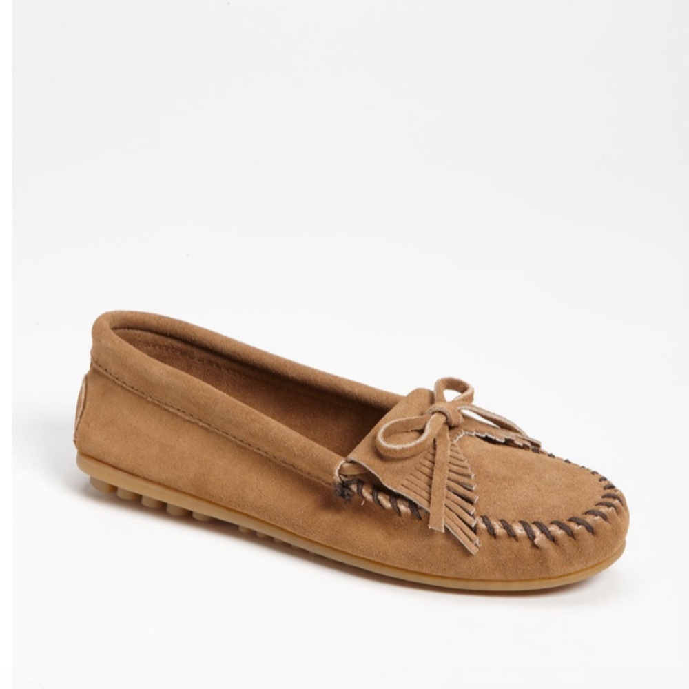 Minnetonka tan suede slippers/flats sz 6